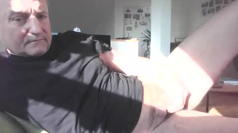 Snapshot of muskauer chatting on March 10, 7:32 am nobuddy online show from March 10, 7:32 am