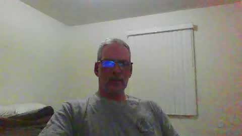Snapshot of mustang_daddy chatting on April 30, 12:39 am 307MountainMan online show from April 30, 12:39 am