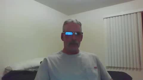 Snapshot of mustang_daddy chatting on June 4, 12:27 am 307MountainMan online show from June 4, 12:27 am