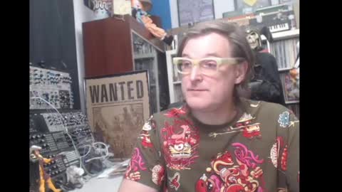 Snapshot of muziknerd chatting on December 29, 8:44 am Muziknerd online show from December 29, 8:44 am