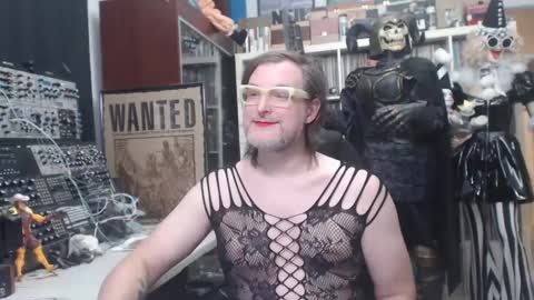 Snapshot of muziknerd chatting on January 12, 8:25 am Muziknerd online show from January 12, 8:25 am