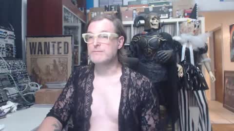 Snapshot of muziknerd chatting on October 19, 11:00 am Muziknerd online show from October 19, 11:00 am