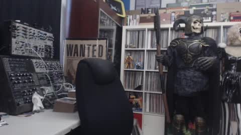 Snapshot of muziknerd chatting on December 4, 9:23 pm Muziknerd online show from December 4, 9:23 pm