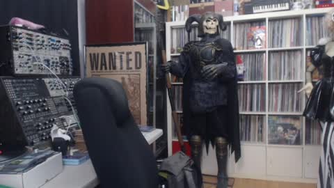 Snapshot of muziknerd chatting on April 3, 12:30 am Muziknerd online show from April 3, 12:30 am