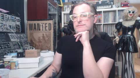 Muziknerd online show from May 24, 6:51 am