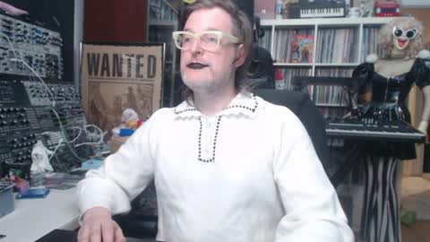 Muziknerd online show from May 30, 5:59 am
