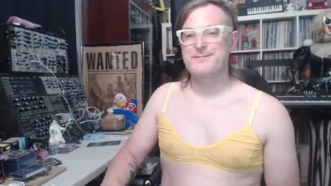Muziknerd online show from June 10, 10:30 pm