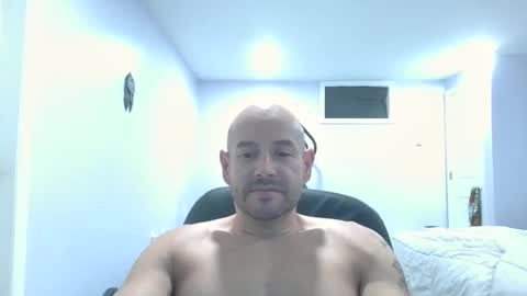 Snapshot of mworlton9 chatting on December 21, 12:51 am Maximus online show from December 21, 12:51 am