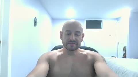 Snapshot of mworlton9 chatting on December 22, 2:36 pm Maximus online show from December 22, 2:36 pm