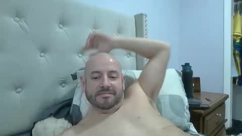 Snapshot of mworlton9 chatting on March 25, 8:48 pm Maximus online show from March 25, 8:48 pm