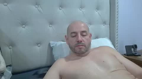 Snapshot of mworlton9 chatting on March 27, 1:44 am Maximus online show from March 27, 1:44 am