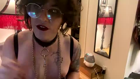 Snapshot of mxscary chatting on February 7, 1:04 am mxscary online show from February 7, 1:04 am