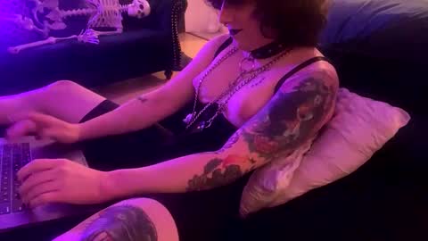 Snapshot of mxscary chatting on February 8, 5:51 am mxscary online show from February 8, 5:51 am