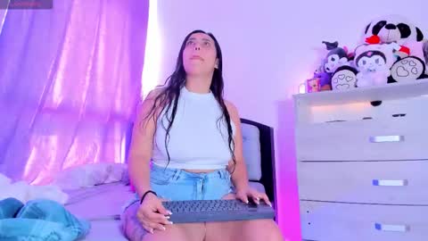 my_aleja_ online show from March 19, 1:26 pm