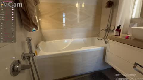 Snapshot of my_emmy chatting on February 16, 6:09 am Emmy online show from February 16, 6:09 am