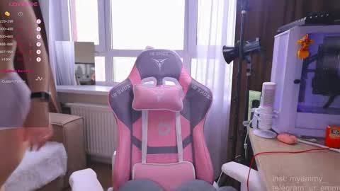 Snapshot of my_emmy chatting on February 22, 5:30 am Emmy online show from February 22, 5:30 am