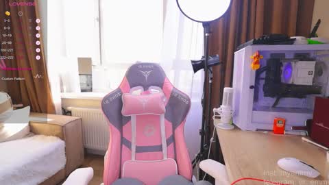 Snapshot of my_emmy chatting on February 28, 9:21 am Emmy online show from February 28, 9:21 am