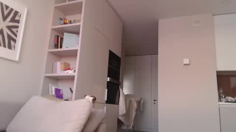 Hannah  welcome  online show from February 21, 2:06 pm