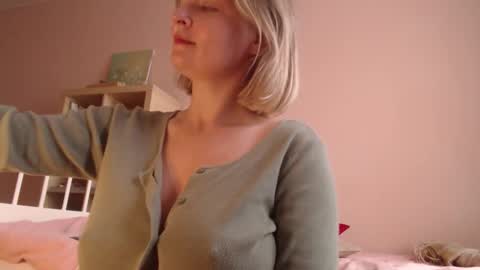 Hannah  welcome  online show from September 15, 2:28 pm