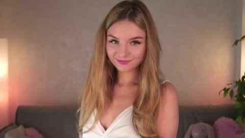 Snapshot of my_little_pollly chatting on February 6, 1:25 pm Polly online show from February 6, 1:25 pm