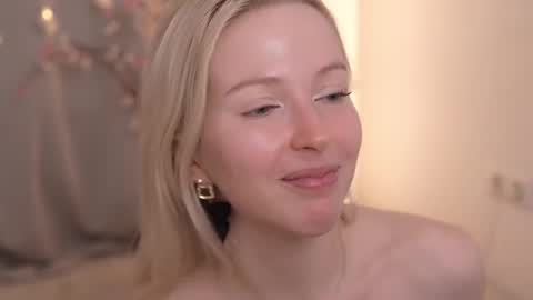 Snapshot of my_stella chatting on February 21, 6:48 pm STELLA Im here today online show from February 21, 6:48 pm