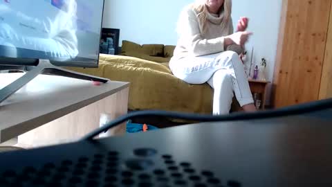 Mia kane online show from November 25, 8:25 am