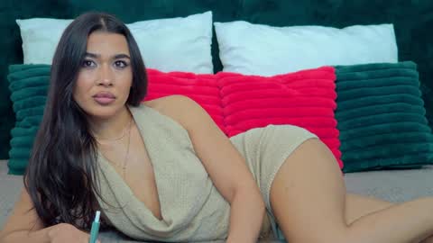 MyaMuse online show from April 4, 2:25 pm