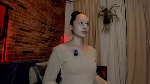 Lola online show from February 8, 9:07 pm