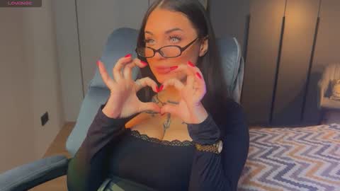 Snapshot of mygoddesshecate chatting on October 13, 4:34 am Hecate online show from October 13, 4:34 am