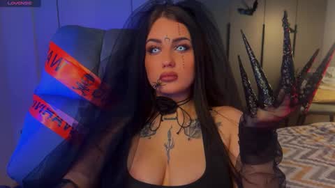 Snapshot of mygoddesshecate chatting on October 31, 6:47 am Hecate online show from October 31, 6:47 am