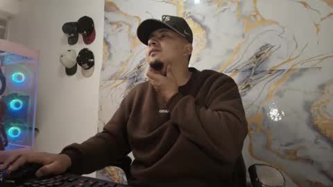 Snapshot of myke_andrade chatting on February 14, 10:23 am myke_andrade online show from February 14, 10:23 am