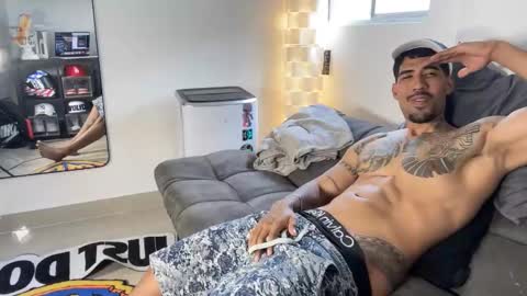 Myke esthetic online show from December 4, 6:49 pm