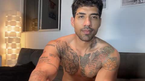 Snapshot of myke_esthetic chatting on March 19, 2:59 am Myke esthetic online show from March 19, 2:59 am
