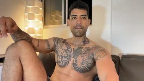Snapshot of myke_esthetic chatting on April 11, 3:44 am Myke esthetic online show from April 11, 3:44 am