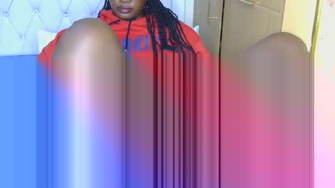 myla_clara online show from October 3, 6:05 pm