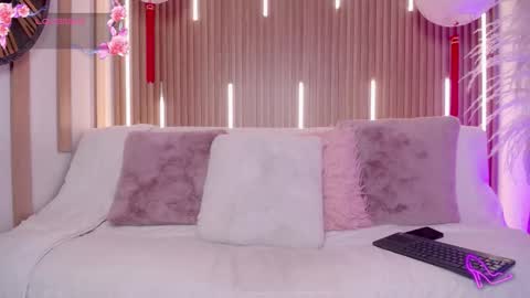 Snapshot of myladreams_ chatting on January 15, 9:29 pm Myla online show from January 15, 9:29 pm