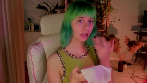 MylaFlores online show from October 5, 9:45 pm