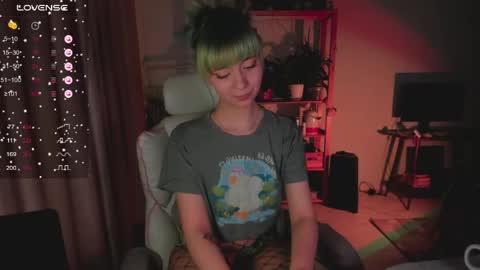 MylaFlores online show from March 31, 1:51 am