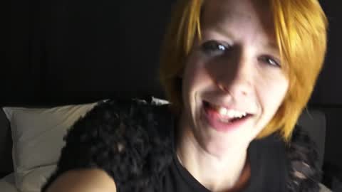 Snapshot of mymiesexy chatting on March 2, 9:43 pm mymiesexy online show from March 2, 9:43 pm