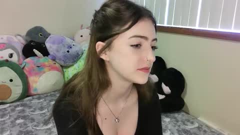 Snapshot of myrawood chatting on March 23, 12:25 am myrawood online show from March 23, 12:25 am