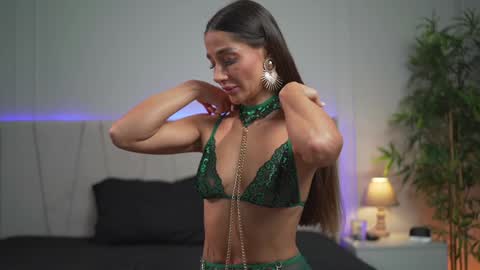 Snapshot of myriamfox_ chatting on December 3, 12:38 pm Miryam online show from December 3, 12:38 pm