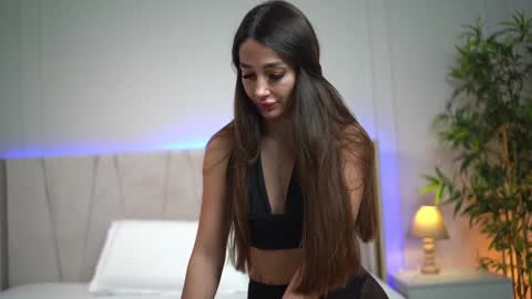 Snapshot of myriamfox_ chatting on February 4, 10:21 am Miryam online show from February 4, 10:21 am