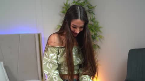 Snapshot of myriamfox_ chatting on February 7, 11:56 am Miryam online show from February 7, 11:56 am
