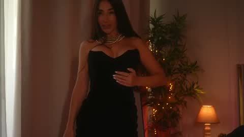 Snapshot of myriamfox_ chatting on June 22, 10:34 am Miryam online show from June 22, 10:34 am