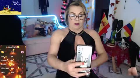 Snapshot of myrnasexxx chatting on January 7, 1:59 am Myrna Sessions online show from January 7, 1:59 am