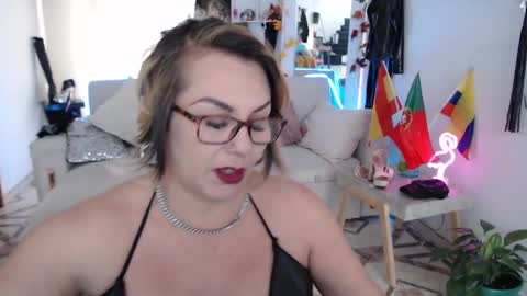 Snapshot of myrnasexxx chatting on January 30, 7:04 pm Myrna Sessions online show from January 30, 7:04 pm