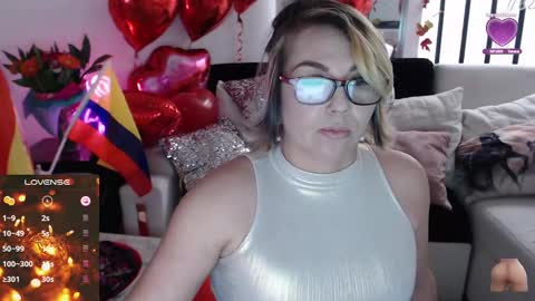 Snapshot of myrnasexxx chatting on February 17, 8:04 pm Myrna Sessions online show from February 17, 8:04 pm