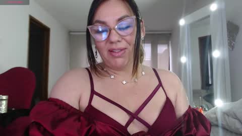 Snapshot of myrnasexxx chatting on May 10, 10:53 am Myrna Sessions online show from May 10, 10:53 am