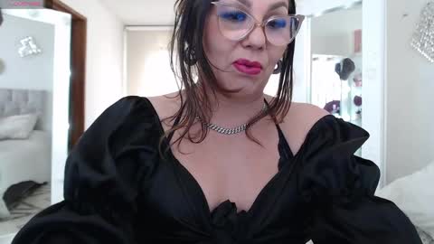 Snapshot of myrnasexxx chatting on May 14, 4:25 pm Myrna Sessions online show from May 14, 4:25 pm