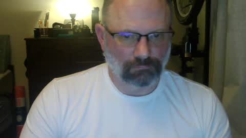Just hanging out - No pressure online show from July 4, 4:40 am